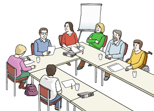 Mehrere Menschen sitzen um einen Tisch und sprechen über etwas. Vor ihnen liegen Papier und Stifte. Im Hintergrund steht eine Tafel. 