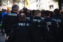 Polizisten Rückenansicht