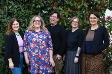 Das Bild zeigt einen Teil des Teams der Geschäftsstelle der Heinrich Böll Stiftung NRW.