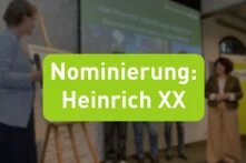 Verschwommener Hintergrund, darauf eine Schrift "Nominierung: Heinrich XX"