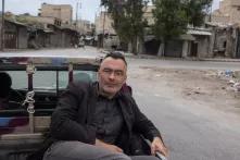 Christoph Reuter im Pick-Up in Aleppo