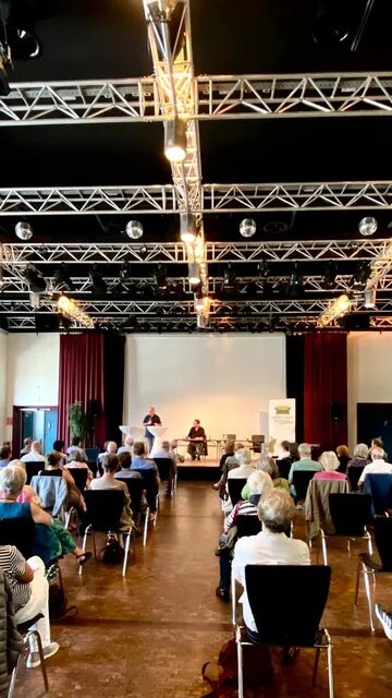Publikum von hinten aufgenommen beim GS Bielefeld.