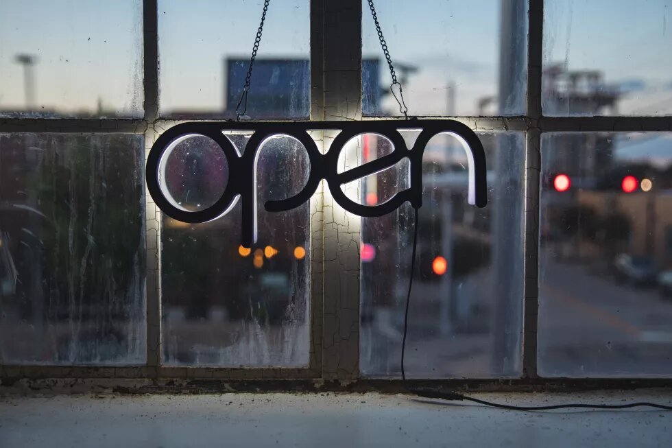 Luke Southern Schriftzug Open, LED Punkte