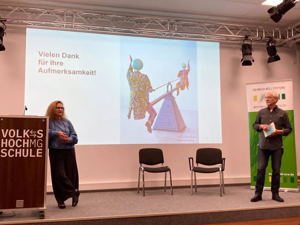 Referentin Marianne Bechhaus-Gerst und Moderator Peter Brollik, Grüner Salon am 17.10.2022