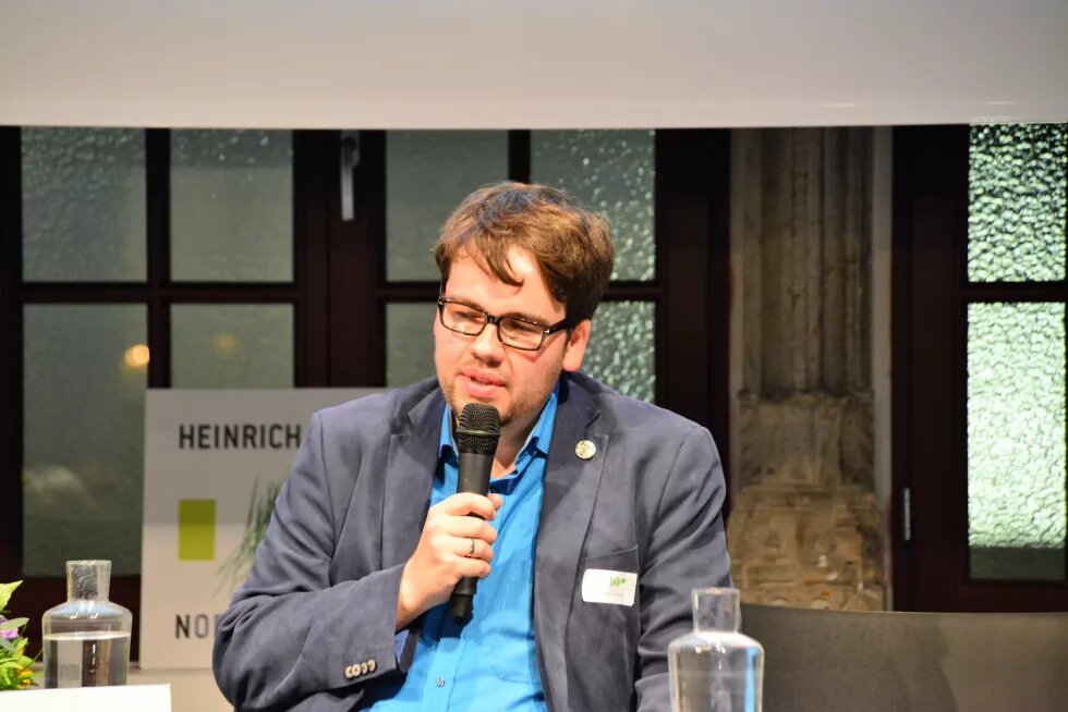 Alexander Tietz-Latza während der Laudatio beim XX. Böll-Forum.